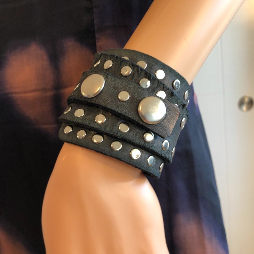 Leather bracelet - Picture 2 of 16